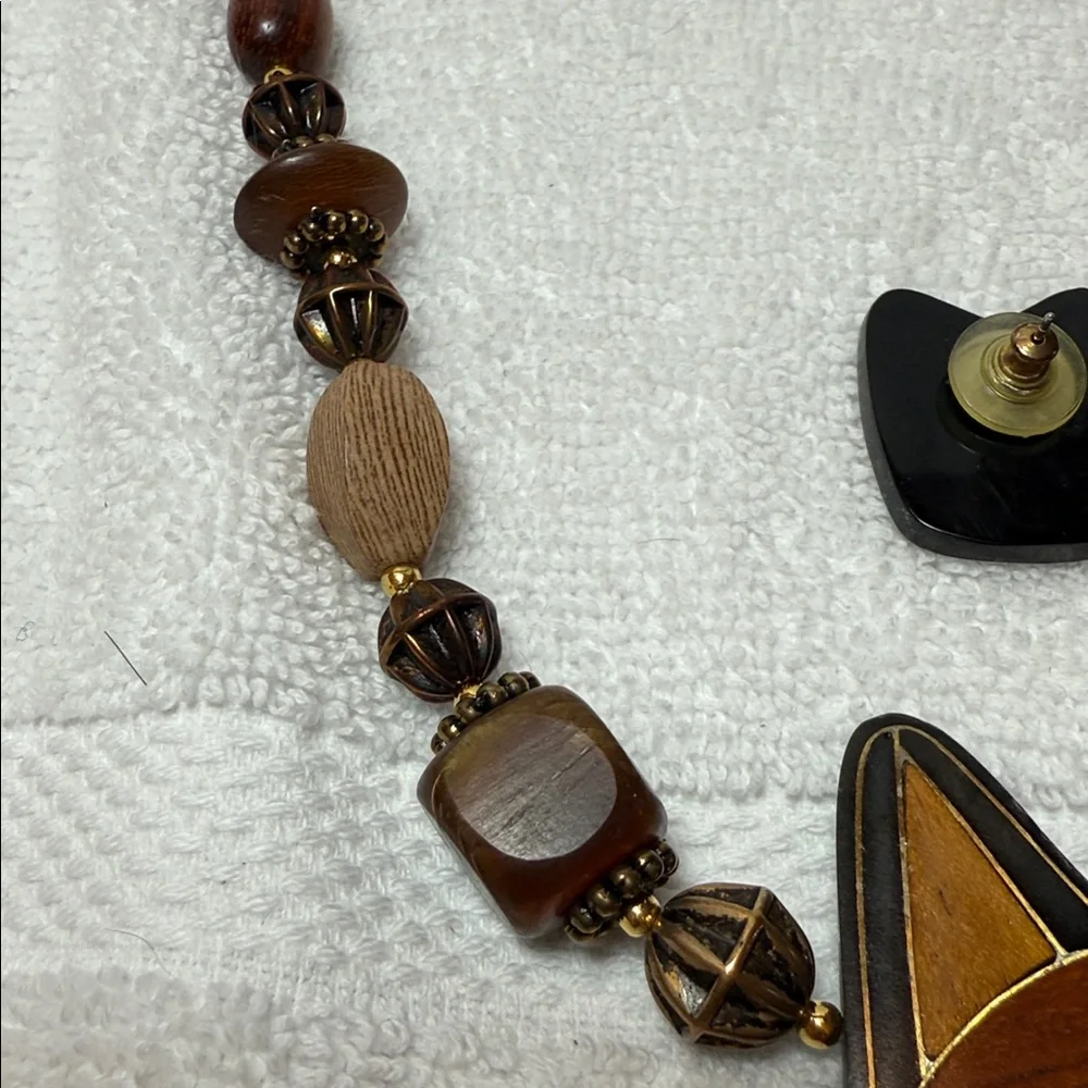 ⭐️Handcrafted Lee Sands Cat Necklace and Earrings Set - Brown and Tan.